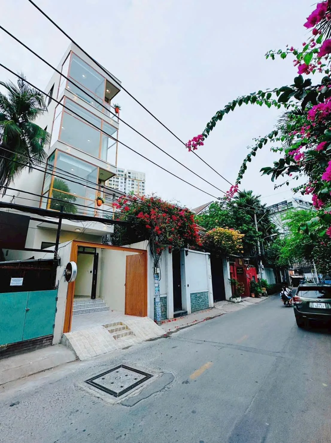 Bán nhà mặt tiền 4 tầng thang máy 68m2 Thảo Điền Quận 2 - Ảnh 1