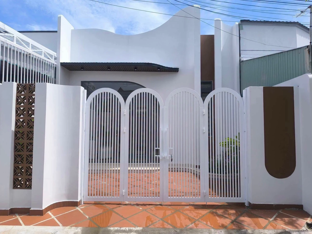 Bán nhà mới 6x14m đường Nguyễn Huy Tưởng, Khu cán bộ Rạch Giá, giá 2 tỷ 049 - Ảnh 1