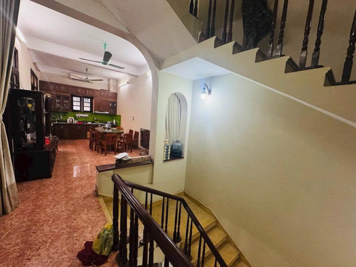 Bán nhà 3 tầng 120m2 giá 31 tỷ gần Hồ Tây, Cầu Giấy - Ảnh thu nhỏ 3