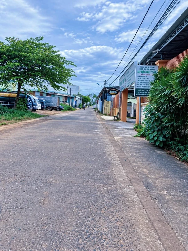 Cần bán gấp đất ở xã Thạnh Đức, Tây Ninh, gần Quốc lộ 22, đường nhựa, sẵn 200m2 thổ cư, gần chợ 4x27