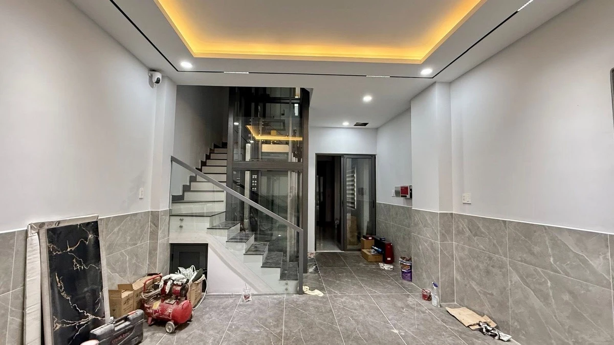 Bán nhà 3 tầng thang máy 65m2, 4PN 5WC, Phan Xích Long - Ảnh thu nhỏ 2