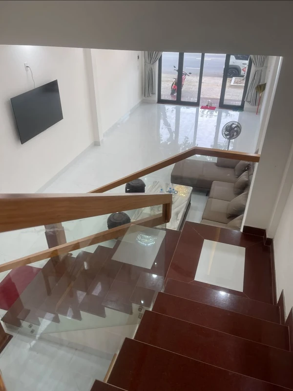 Bán nhà 1 trệt 2 lầu 180m² Trấn Biên Bình Dương 3ti7xxxx