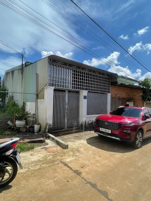 Bán nhà hẻm 75m2 2 phòng ngủ Lê Thánh Tôn Quận 1
