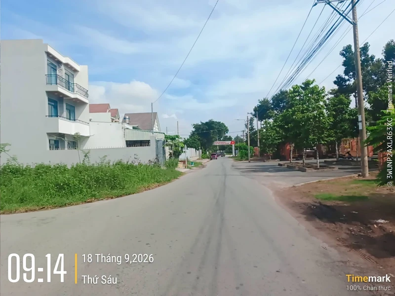 Bán nhà 1 trệt 2 lầu 4PN mặt tiền DX69, Thủ Dầu Một