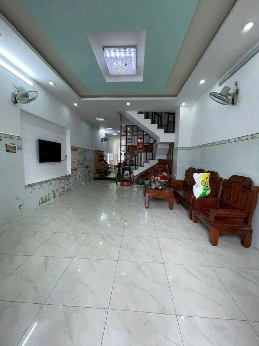 Bán nhà 1 trệt 2 lầu 90m2 (5x18) khu Triều Phát, P. Phước Nguyên, TP. Bà Rịa, giá 4,8 tỷ - Ảnh thu nhỏ 2