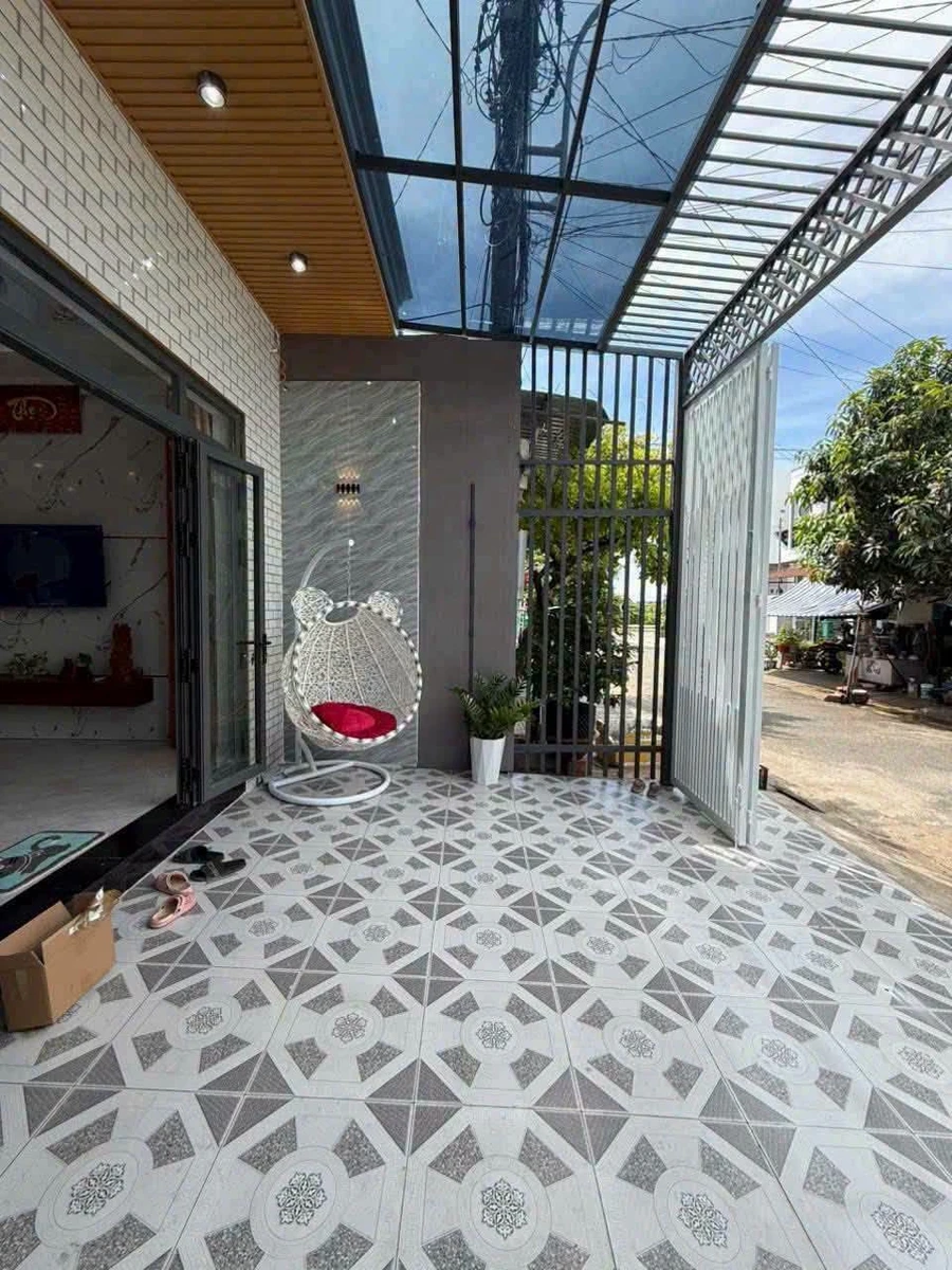 Bán nhà mặt tiền 100m² tại Rạch Giá, giá 1 tỷ 990 triệu - Ảnh thu nhỏ 2
