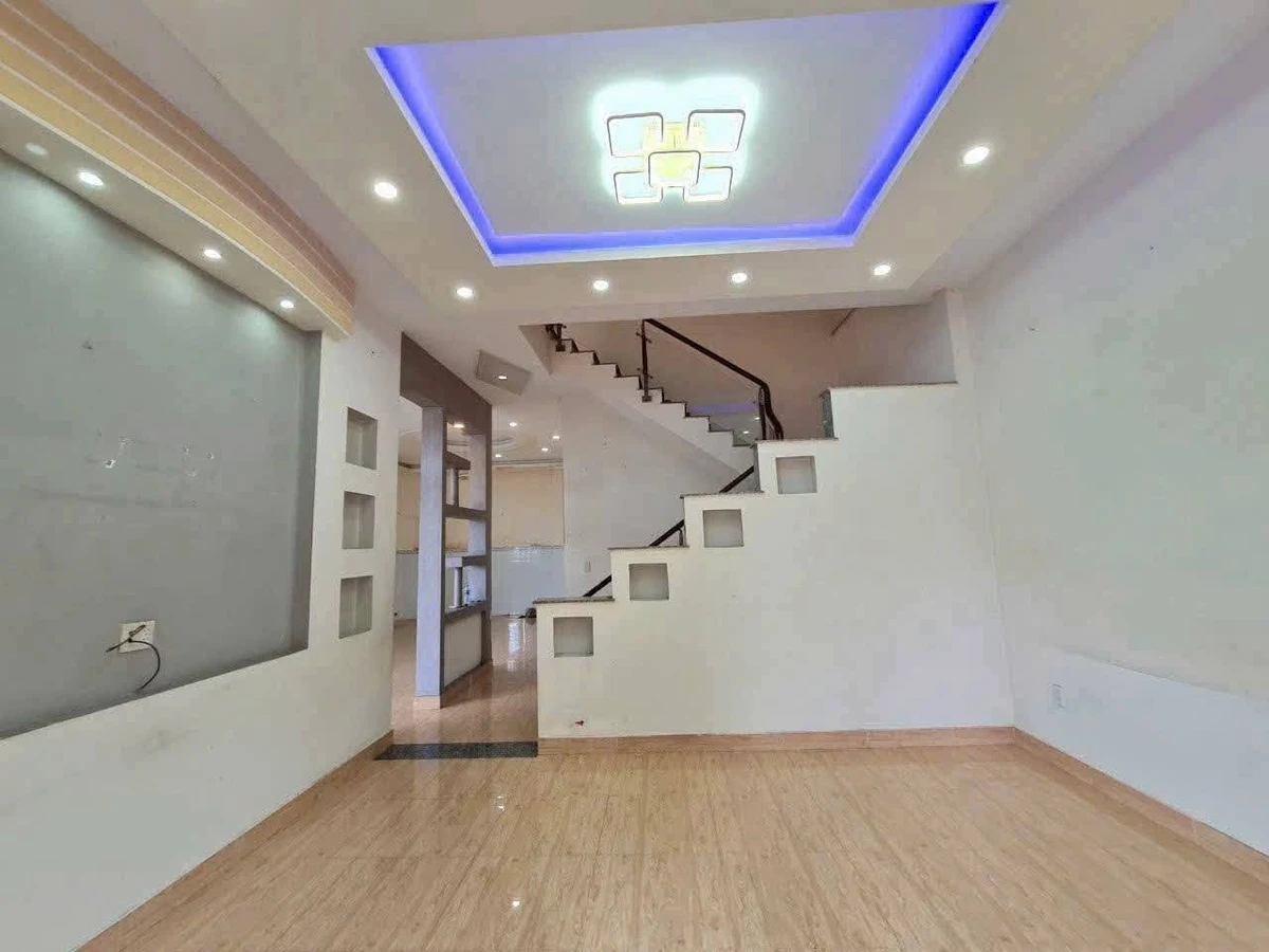 Bán biệt thự Lái Thiêu 186m2, sân rộng, 7 tỷ - Ảnh thu nhỏ 4