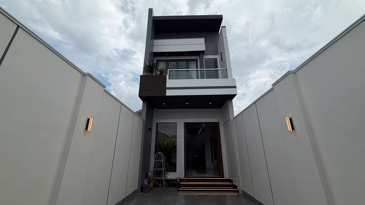 Bán nhà lầu Tây Ninh 121.4m² full nội thất 2.6 tỷ - Ảnh 1