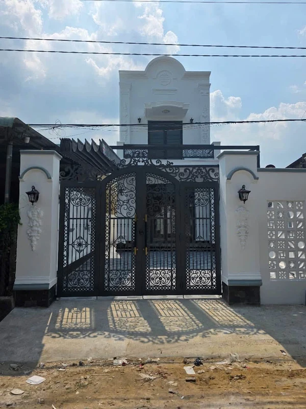 Bán nhà lầu 3PN, 191.9m² Tây Ninh, 2,7 tỷ tặng nội thất
