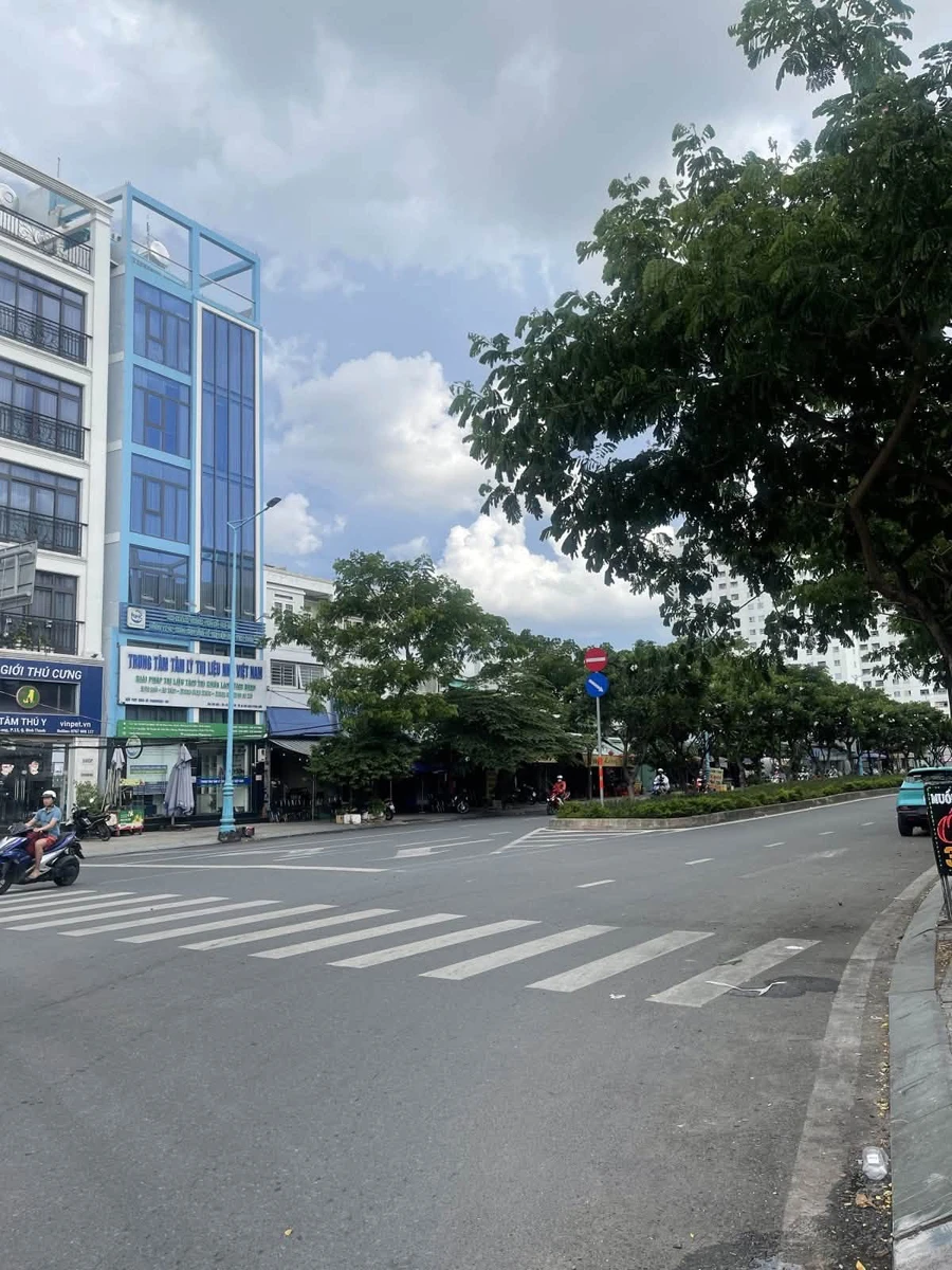 Bán nhà trệt 1 lầu 130m2 ngang 19m, 15 phòng thu nhập 50tr/tháng, Bình Thạnh - Ảnh 1