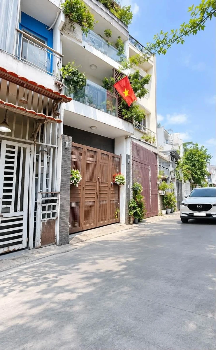 Bán nhà 1 trệt 2 lầu 80m² (4x20) Hiệp Phú, sát ga Metro, giá 5,5 tỷ - Ảnh 1