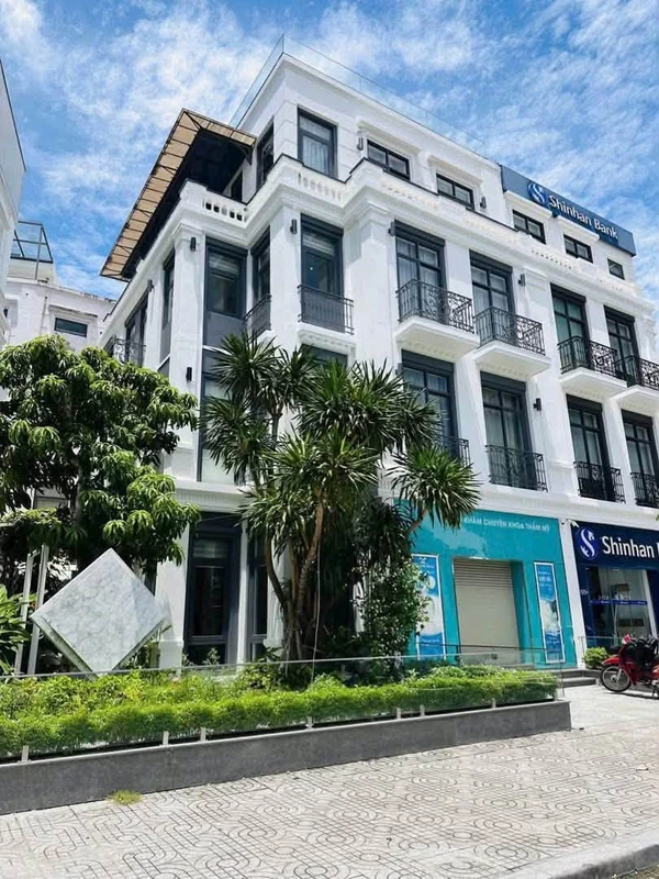 Cho thuê shophouse Vincom Xuân Khánh, 800m2, 120 triệu/tháng