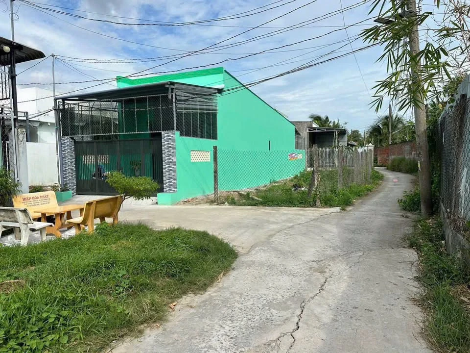 Bán nền góc 2 mặt tiền 117m2 giá 690 triệu tại xã Phú Hưng, phường Phú Khương, Bến Tre - Ảnh 1