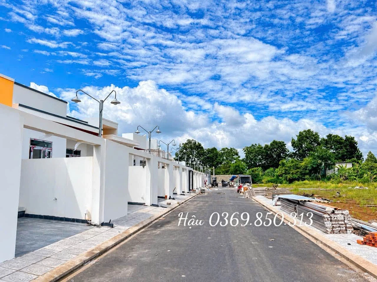 Bán nhà phố mặt tiền nhựa 5x20m, sổ riêng thổ cư, 2PN tại Long Khánh, Đồng Nai - Ảnh 1