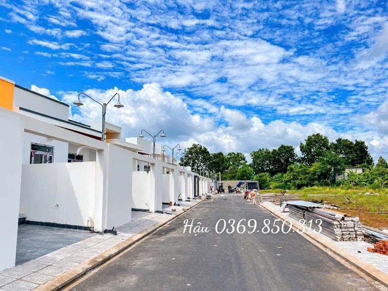 Bán nhà phố mặt tiền nhựa 5x20m, sổ riêng thổ cư, 2PN tại Long Khánh, Đồng Nai