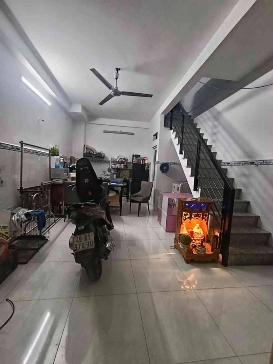 Bán nhà 2 tầng 51m² Quận 7, sổ riêng chỉ hơn 5 tỷ - Ảnh thu nhỏ 3