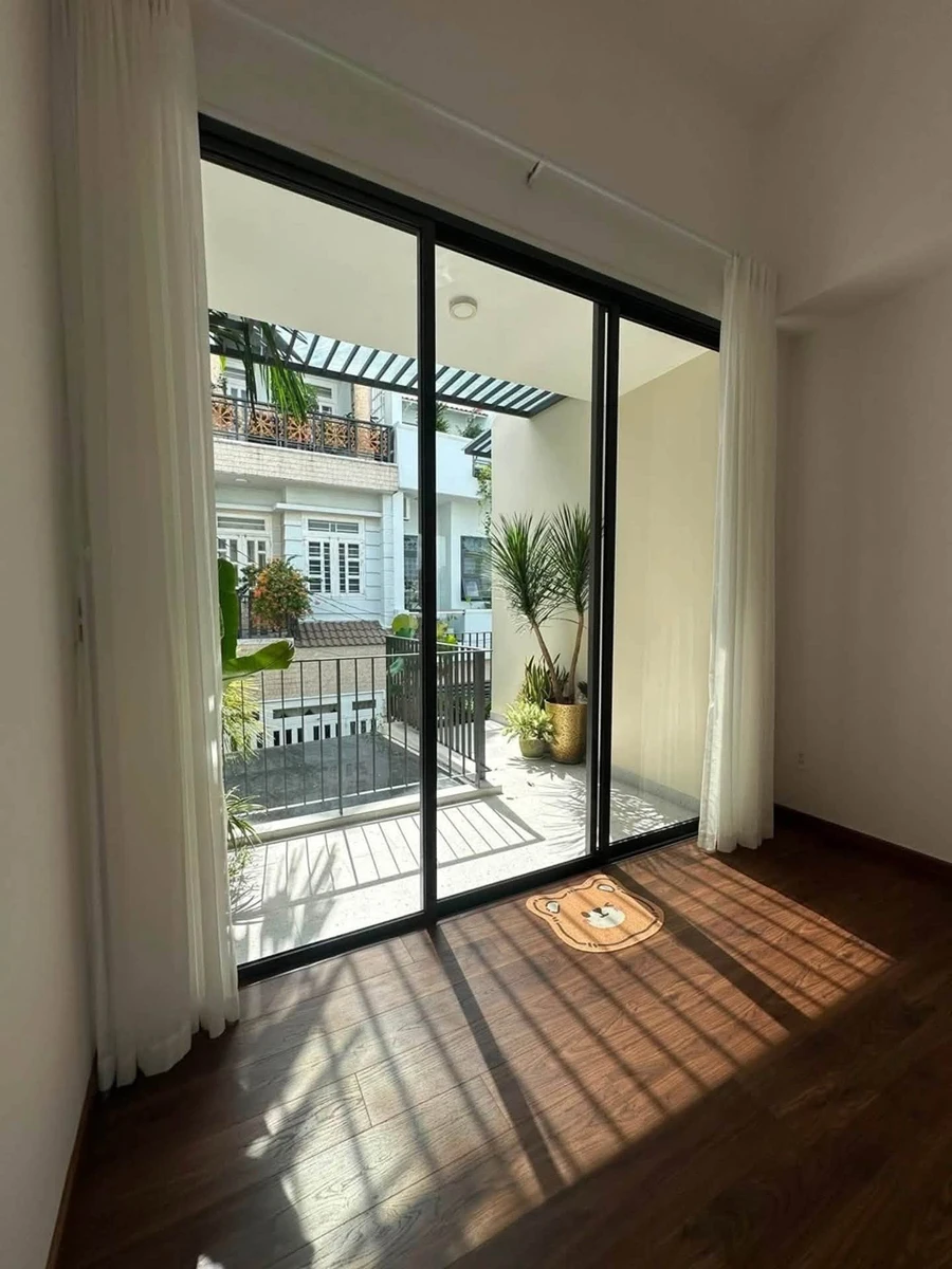 Bán biệt thự sân vườn 200m2 ngang 16m gần Đình Phong Phú, Quận 9, giá 14 tỷ - Ảnh thu nhỏ 5