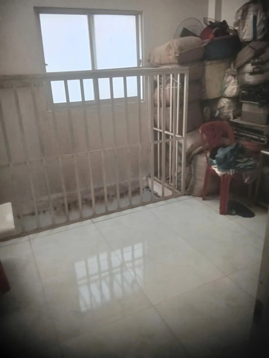 Bán nhà 3 tầng 6 phòng ngủ 56 m² Quận 5, gần mặt tiền - Ảnh thu nhỏ 2
