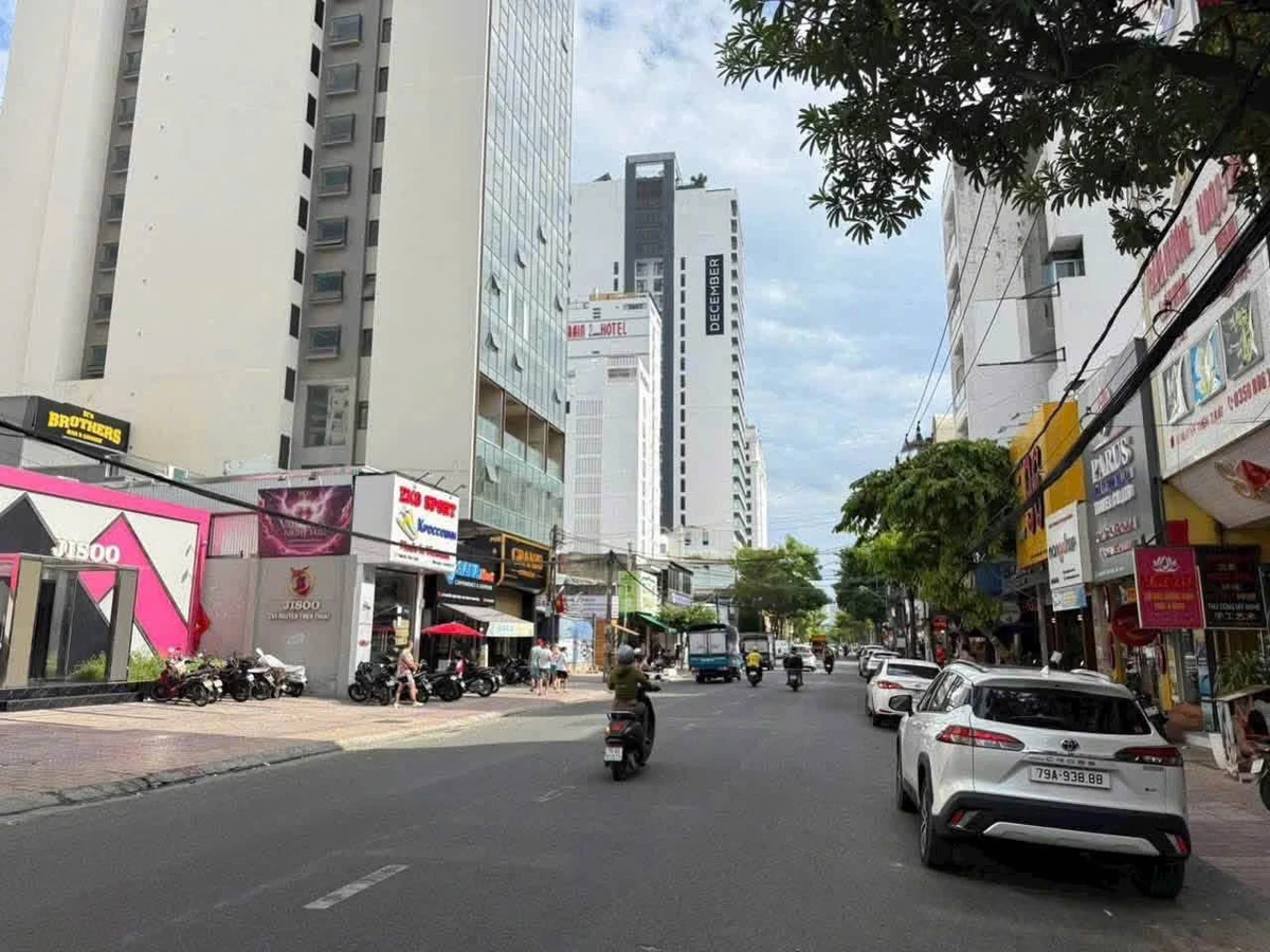 Bán nhà mặt tiền Nguyễn Thiện Thuật 88,5m2 khu phố Tây gần biển Nha Trang - Ảnh thu nhỏ 2
