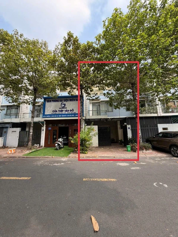 Bán nhà 3 tầng mặt tiền 100m2, 4PN, Thủ Dầu Một