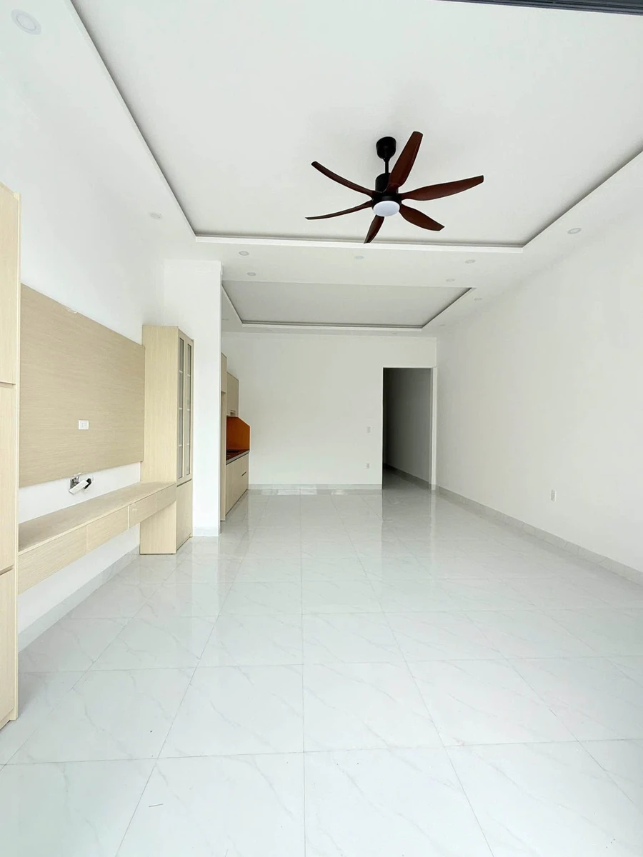 Bán nhà mặt tiền đường Triệu Quang Phục 4,9x23m, 2 phòng ngủ, giá 2,35 tỷ - Ảnh thu nhỏ 2