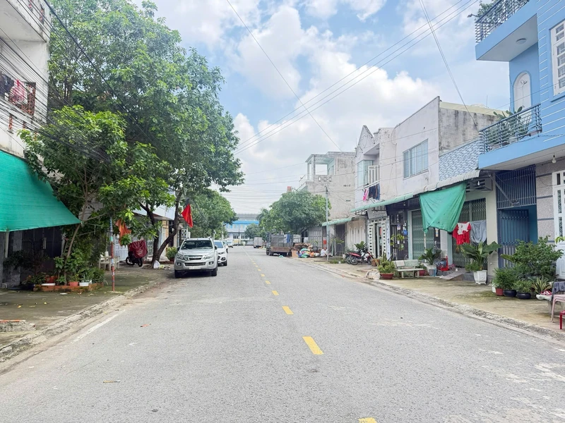 Bán đất 10x30 (300m²) VSIP1 Bình Dương 8 tỷ 399 triệu