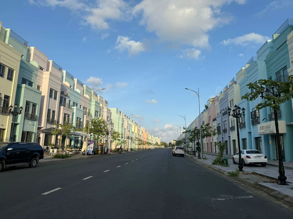 Bán shophouse 1 trệt 3 lầu 322.9m² Cần Thơ - Ảnh 1