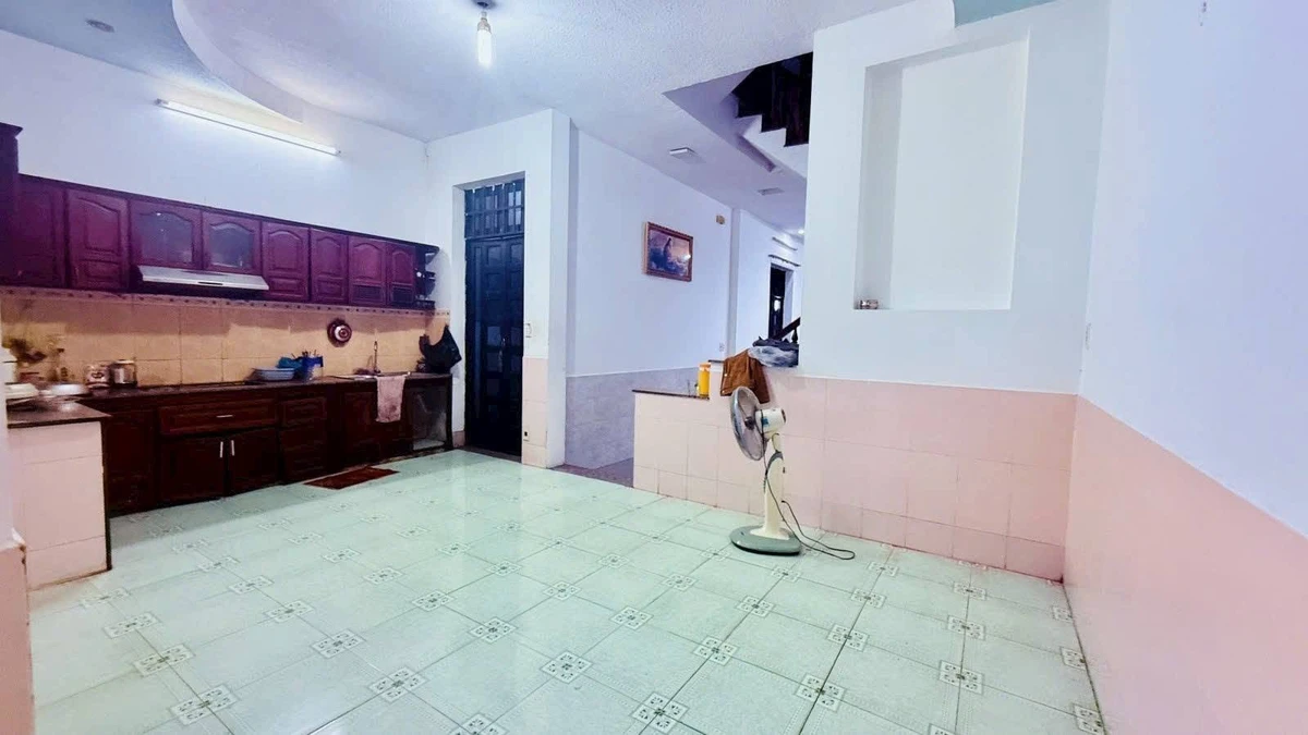 Bán nhà 3 tầng 6.9x20m 5PN 4WC Gò Vấp 9.5 tỷ - Ảnh thu nhỏ 2