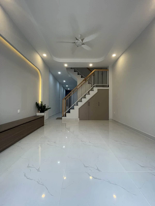 Bán nhà 1 trệt 3 lầu 100m2 Nhà Bè 8 tỷ 600 bdzs