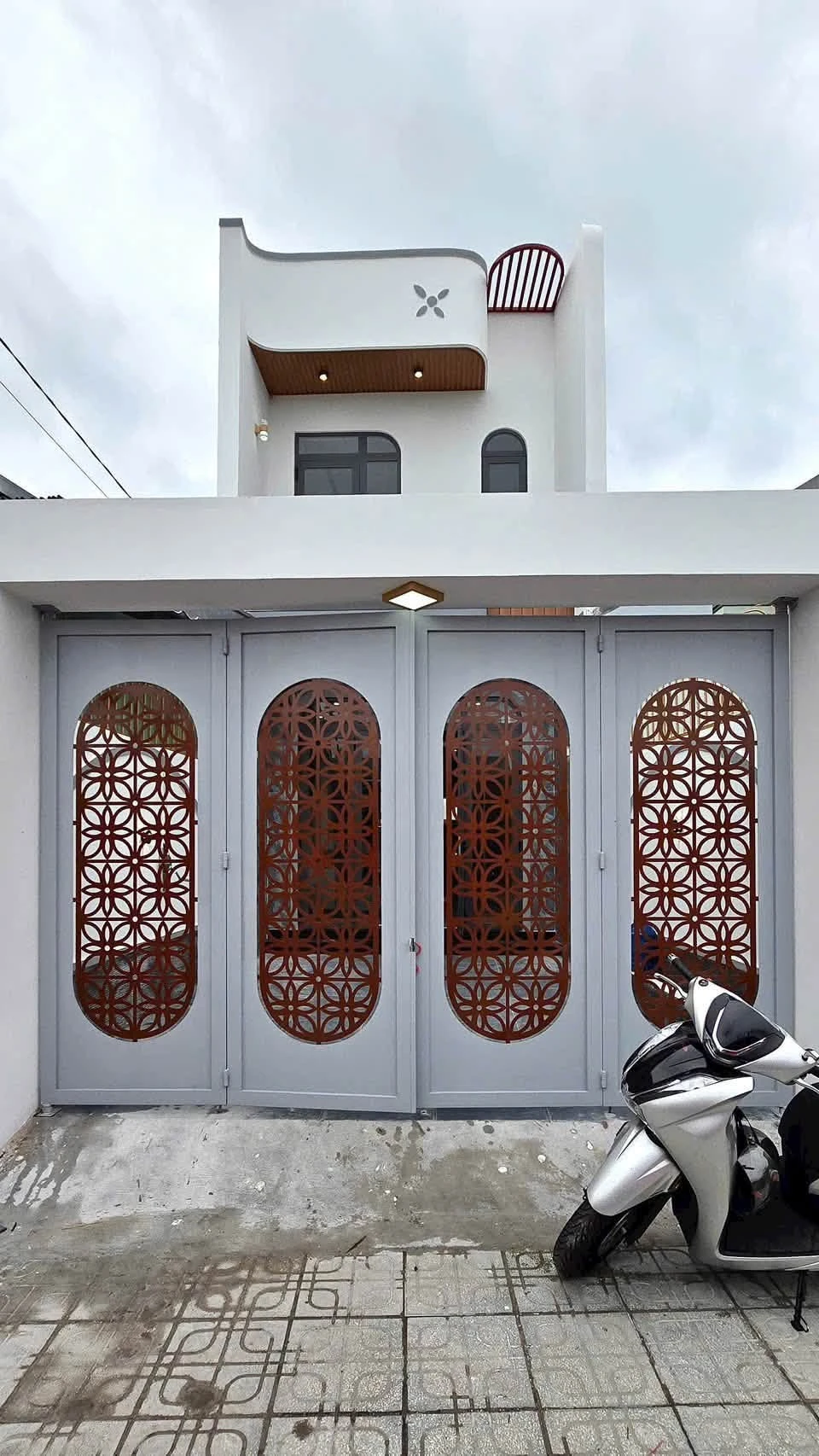 Bán nhà 1 trệt 1 lầu 160m2, 4 phòng ngủ, gần Đồng Khởi, Quận 12 - Ảnh 1