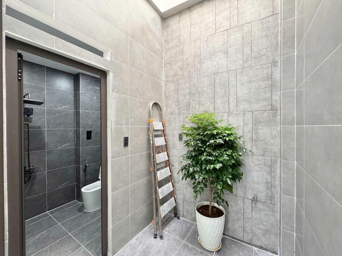 Bán nhà mặt tiền 100m² Dĩ An, gần BigC GO, 6.9 tỷ - Ảnh thu nhỏ 5