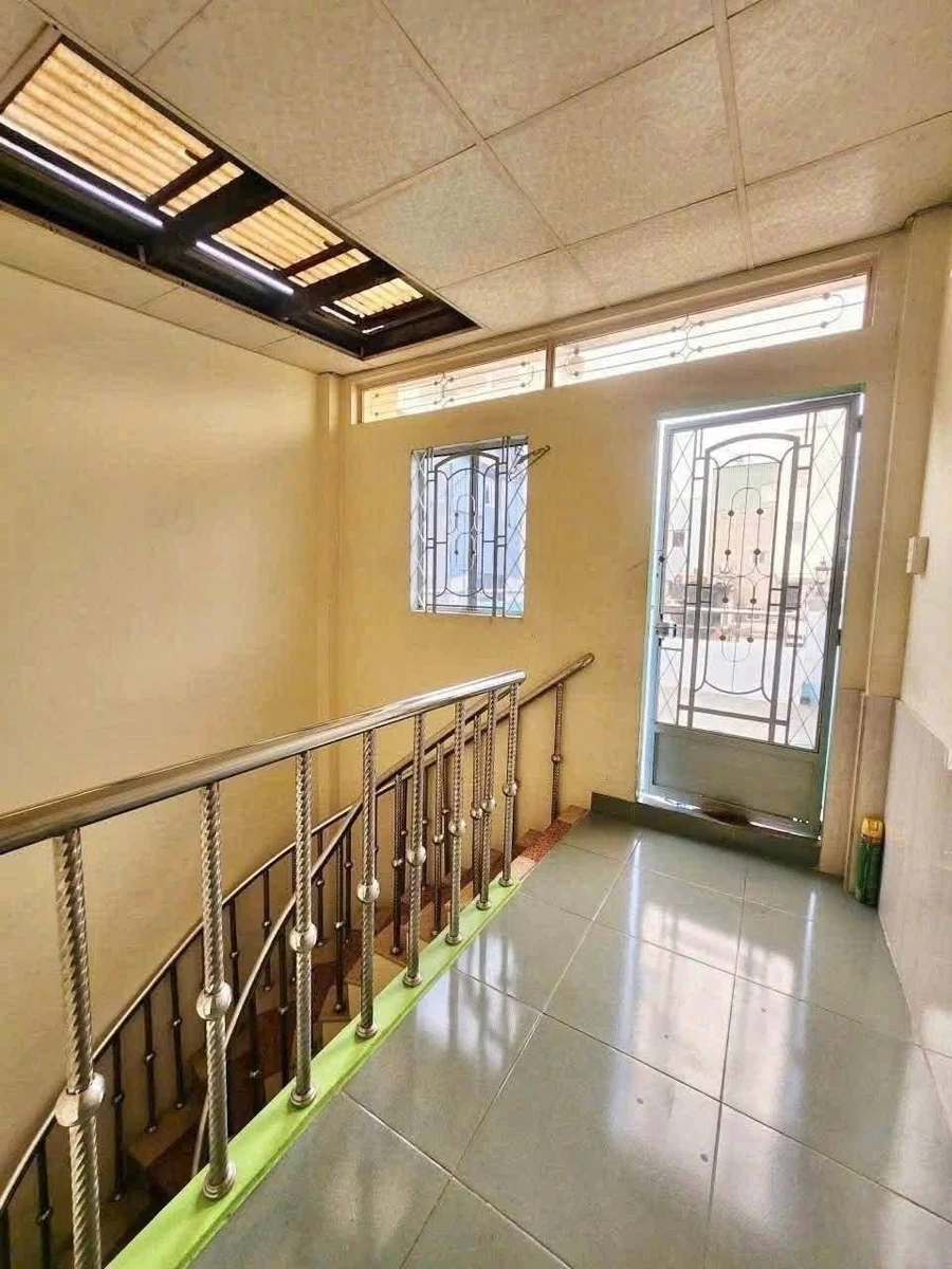 Bán nhà 3 tầng + sân thượng 42m² hẻm Lê Thị Bạch Cát, Quận 11, giá 5,2 tỷ - Ảnh thu nhỏ 4