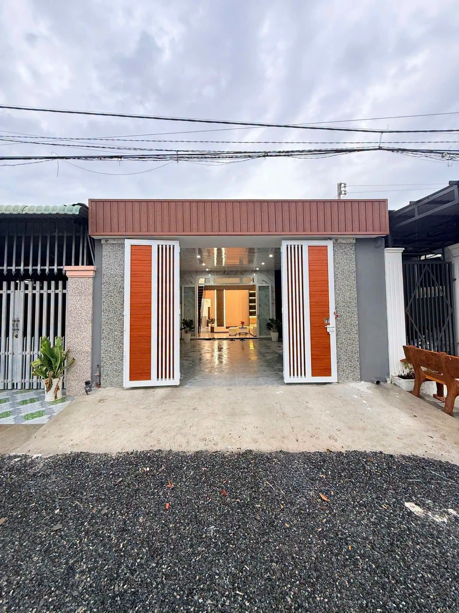 Nhà lầu 4PN 2WC, 145m², Tây Ninh, giá 1 tỷ 900 triệu - Ảnh 1
