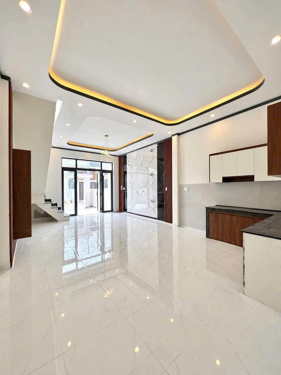 Bán nhà lầu 5x18 sổ riêng, Hương Lộ 15, 550 triệu - Ảnh thu nhỏ 4