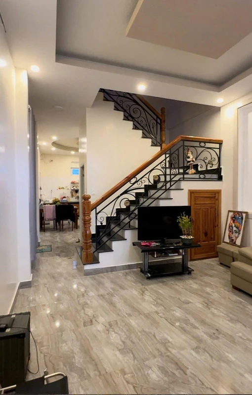 Bán nhà SRXD Triệu Việt Vương Đà Lạt 53.2m2, 4PN, 5.6 tỷ