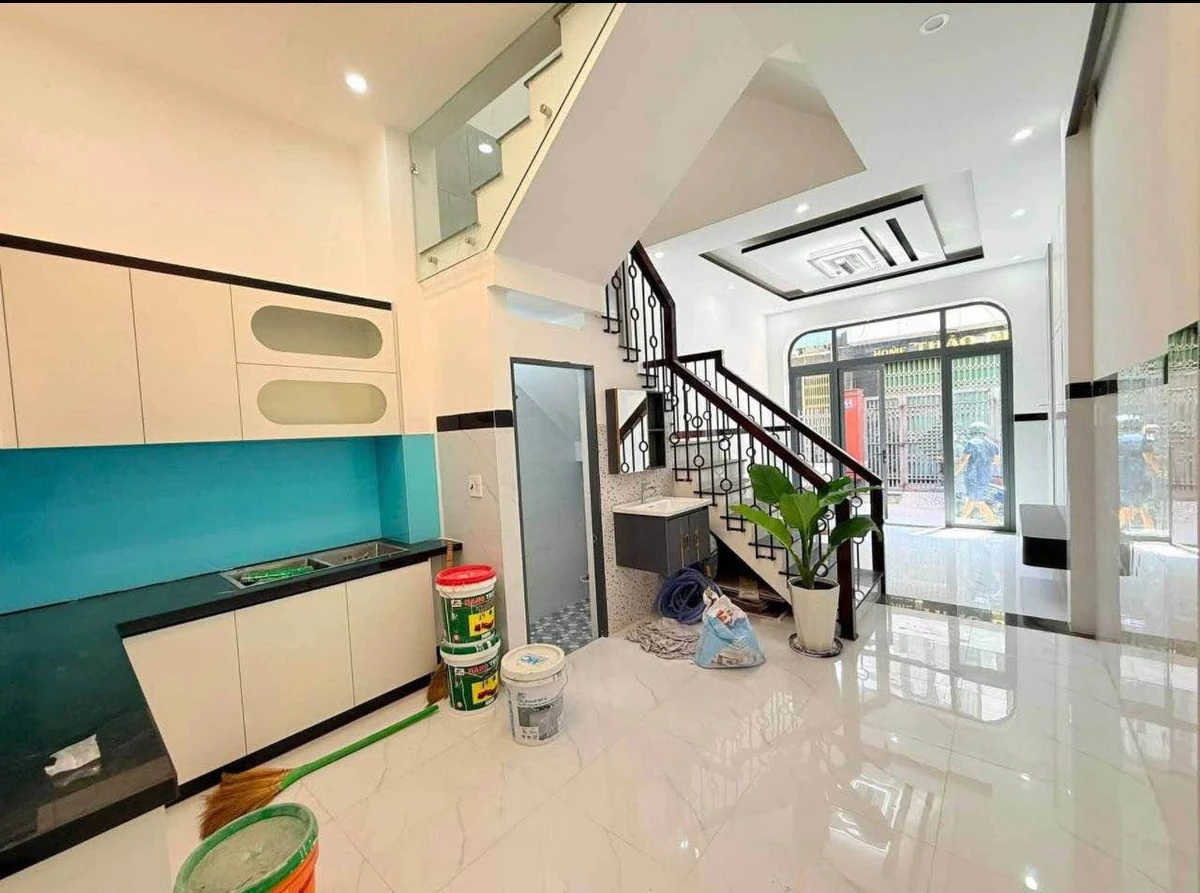 Bán nhà 3 tầng 46.7m² đường Hoàng Văn Thụ, 3 PN, 3 WC, full nội thất, 3.6 tỷ - Ảnh thu nhỏ 2