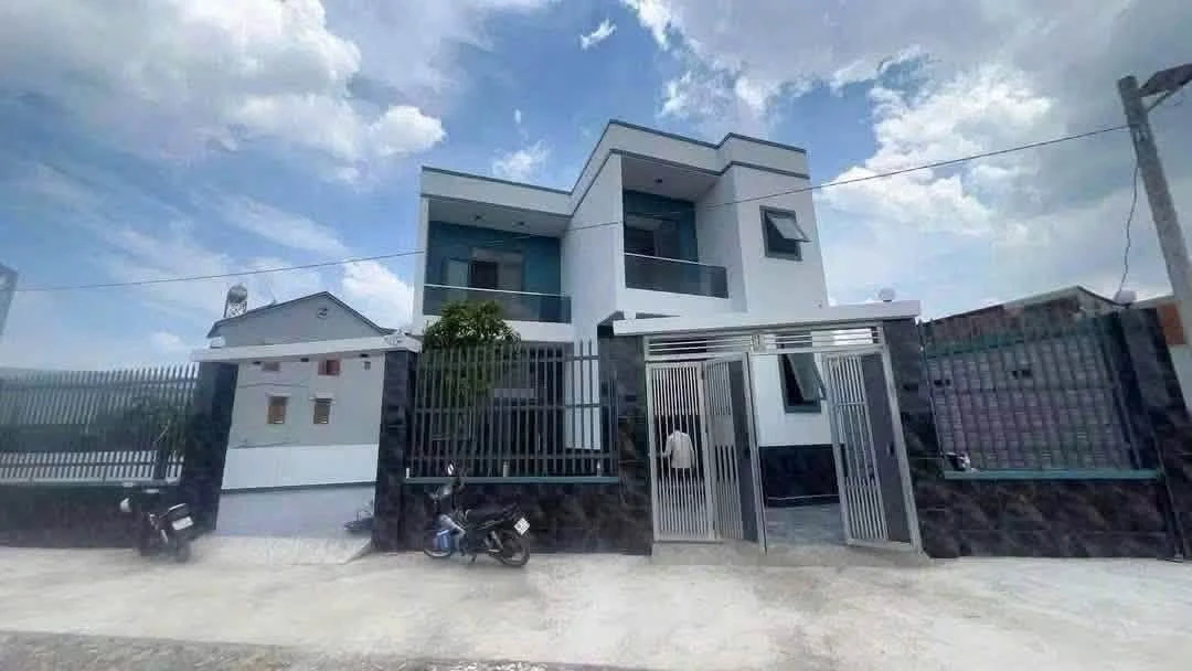 Bán nhà sổ hồng riêng 162m², 4 phòng ngủ, sân ô tô tại Thái Hòa, Bình Dương - Ảnh 1