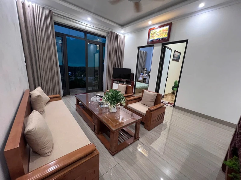 Bán nhà mặt tiền kinh doanh 4,5x18,5m 1 trệt 2 lầu đường Nguyễn Thị Minh Khai, Dĩ An giá 5,8 tỷ homestay