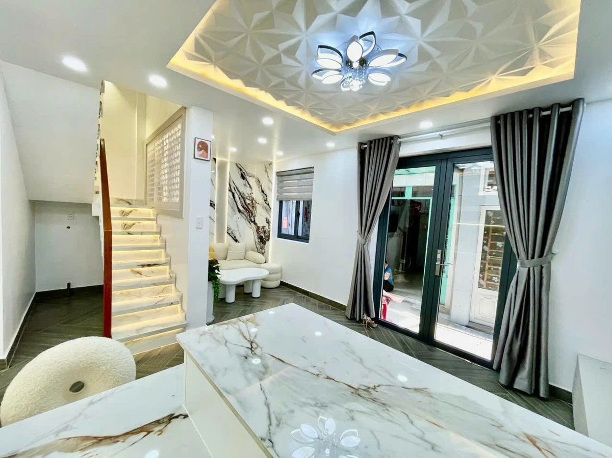 Bán nhà Quận 7, 33m², 2PN, 2WC, sổ riêng giá 3,999 tỷ - Ảnh thu nhỏ 5