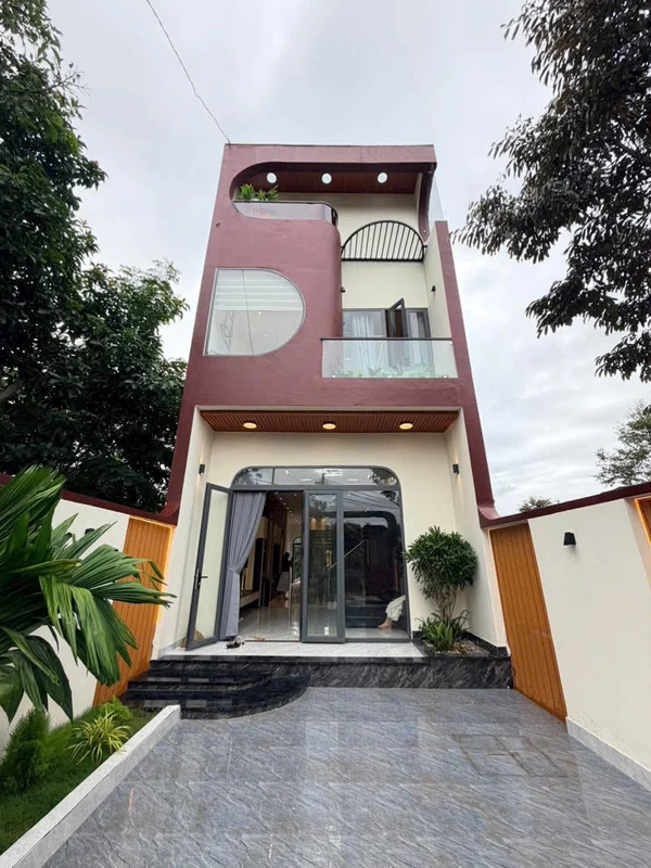 Bán nhà hẻm 303 Y Wang view suối, 5x50m, 4PN, full nội thất, Ea Kao, Buôn Ma Thuột