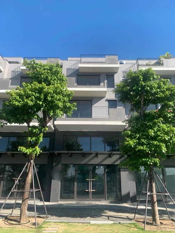 Bán Shophouse 4 tầng 108m² mặt đường Âu Cơ, Vinh, Nghệ An