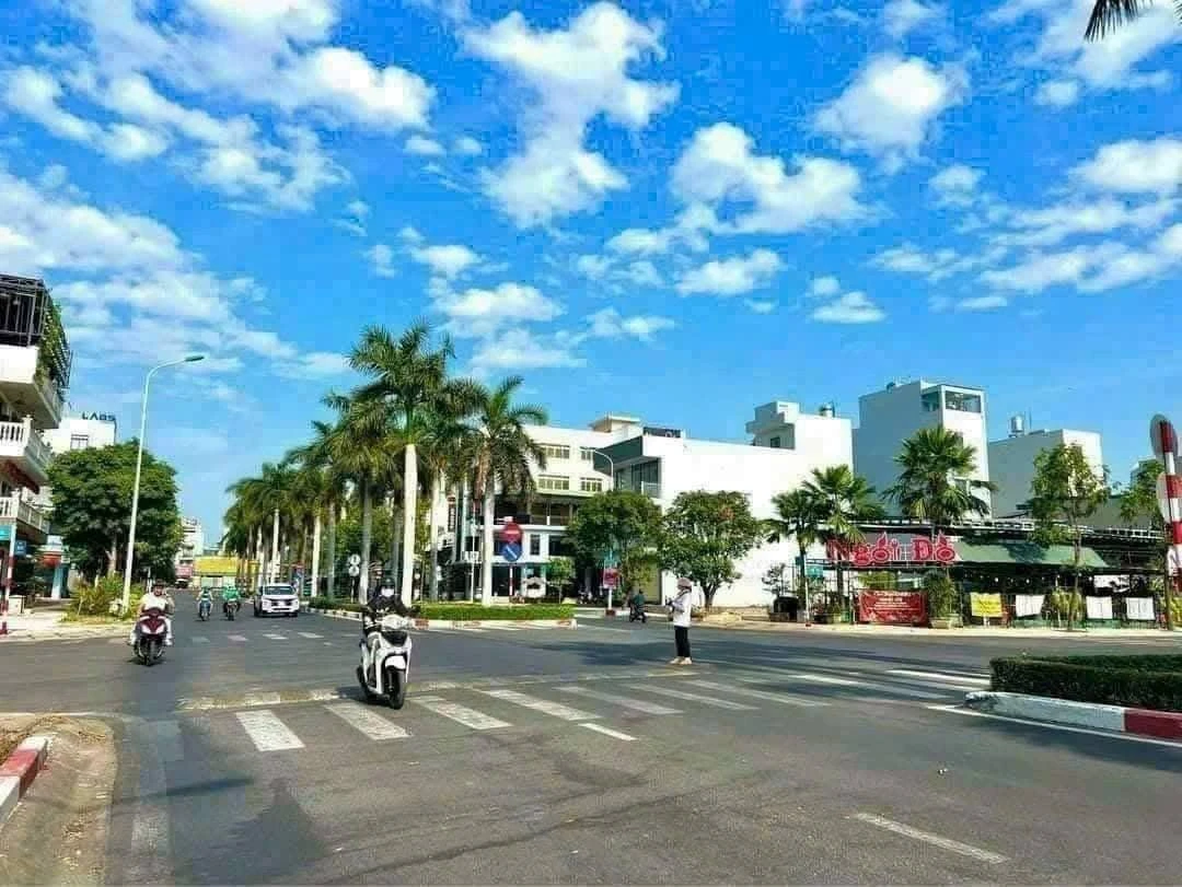 Bán 3 lô đất mặt tiền đường GS1, phường Đông Hòa, view vòng xoay, từ 90m2 đến 152m2 - Ảnh 1