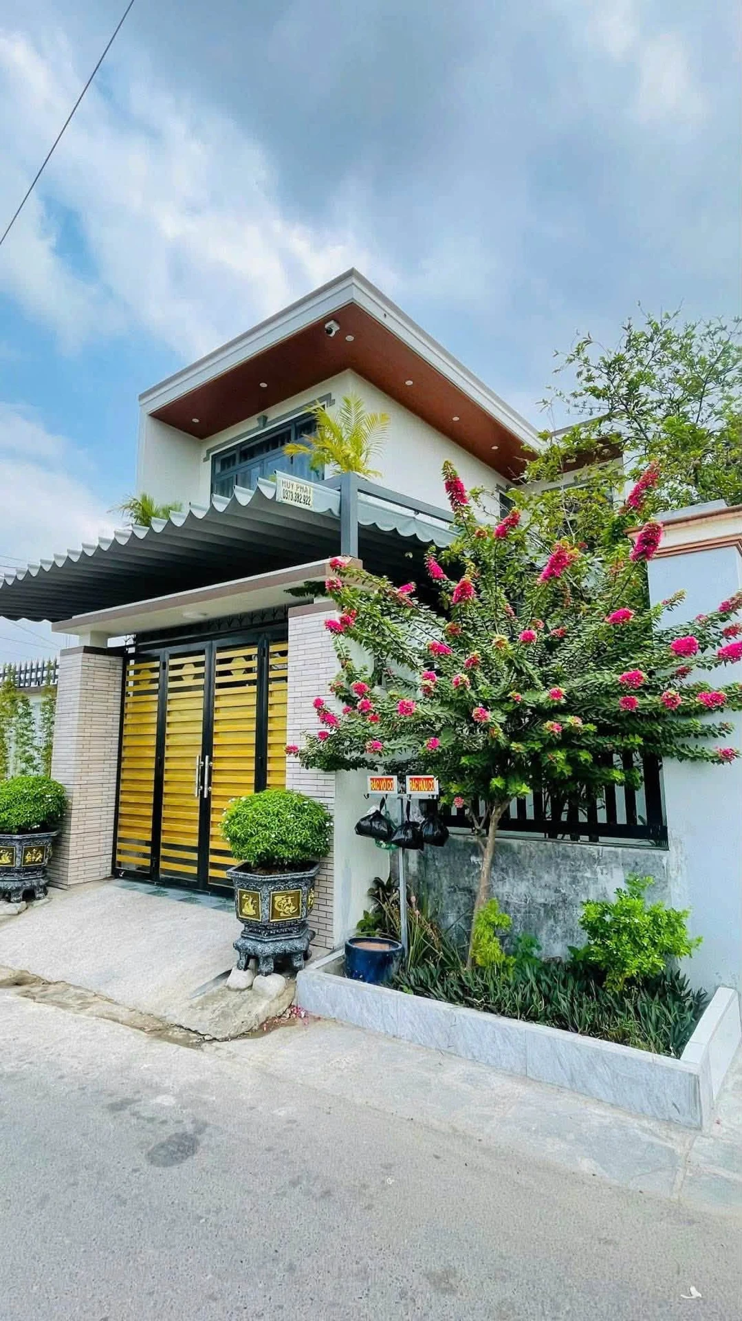 Bán nhà 2 lầu 90m2 sổ riêng gần KDL Bửu Long, giá 2 tỷ - Ảnh 1