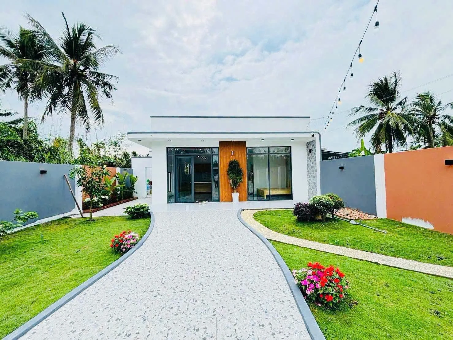 Bán nhà vườn mặt tiền Nguyễn Biểu 302m² 2PN, 2tỷ400 - Ảnh 1