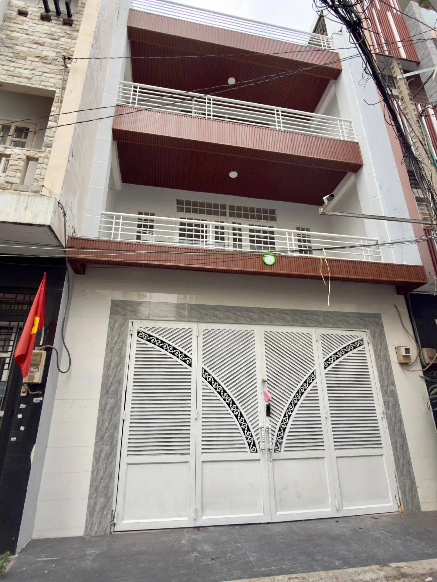 Bán nhà 3 tầng hẻm xe tải Phan Văn Trị, 82m², ngang 6,6m, 5PN, giá 12 tỷ hơn, Gò Vấp - Ảnh 1