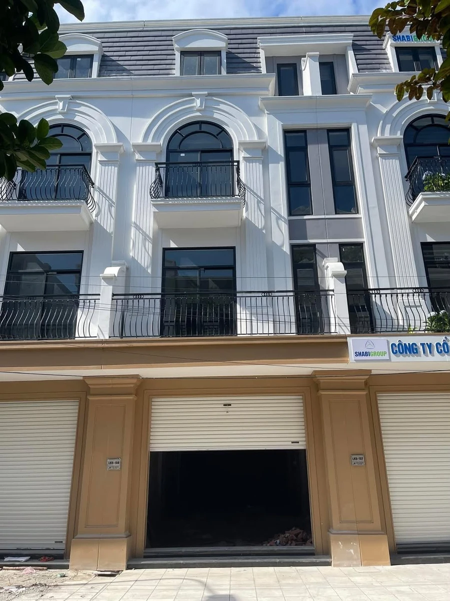 Bán nhà liền kề 70m² mặt Bùi Viện, Quận 1 - Ảnh 1