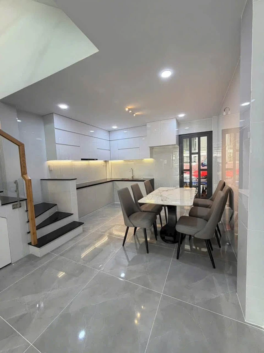 Bán nhà hẻm xe hơi Lạc Long Quân Quận 11, 56m2, 5 tầng, 6PN, 9,8 tỷ - Ảnh thu nhỏ 4