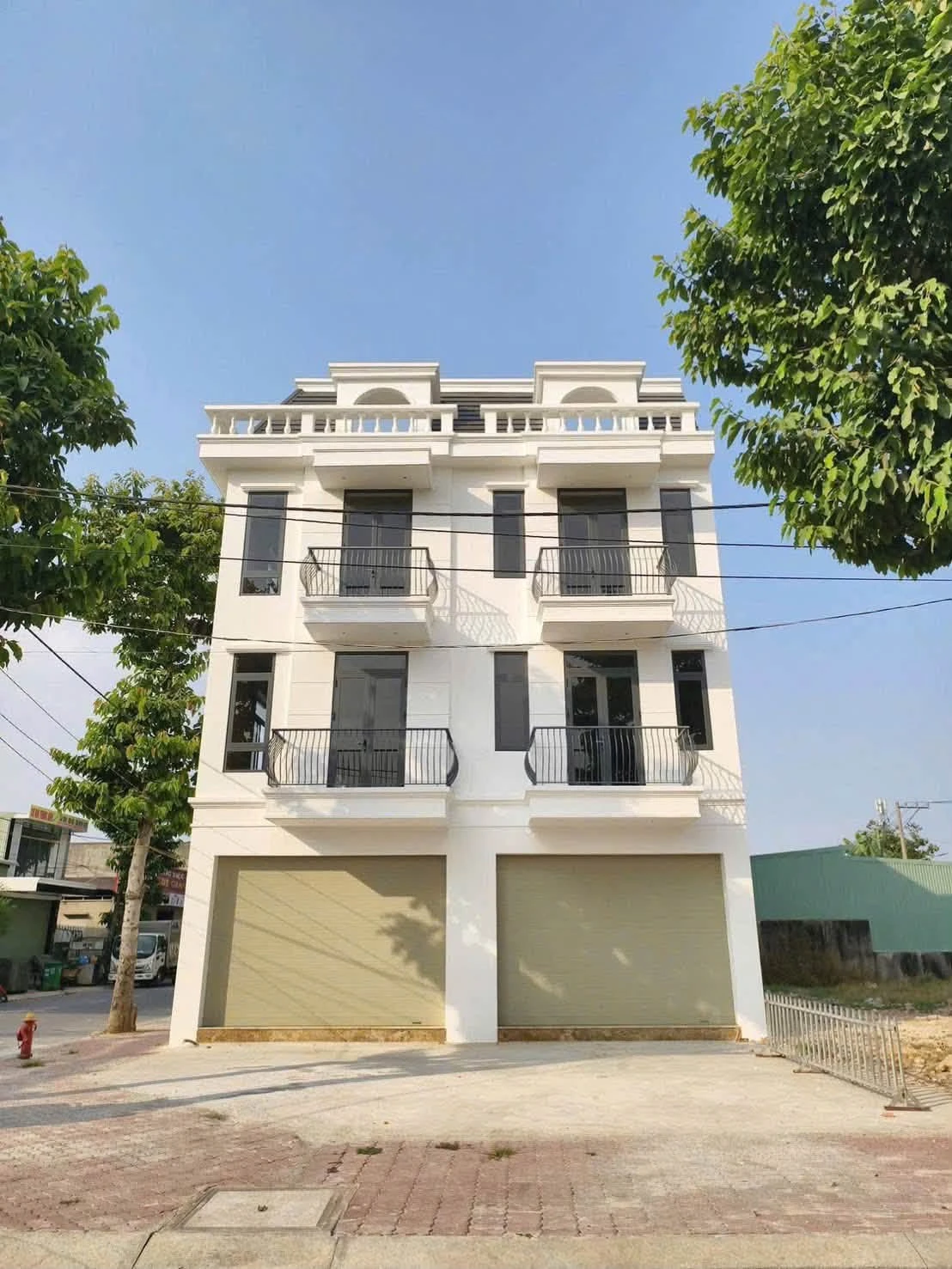 Bán nhà mặt tiền Tân Uyên 233m2 3 tỷ 9 - Ảnh 1