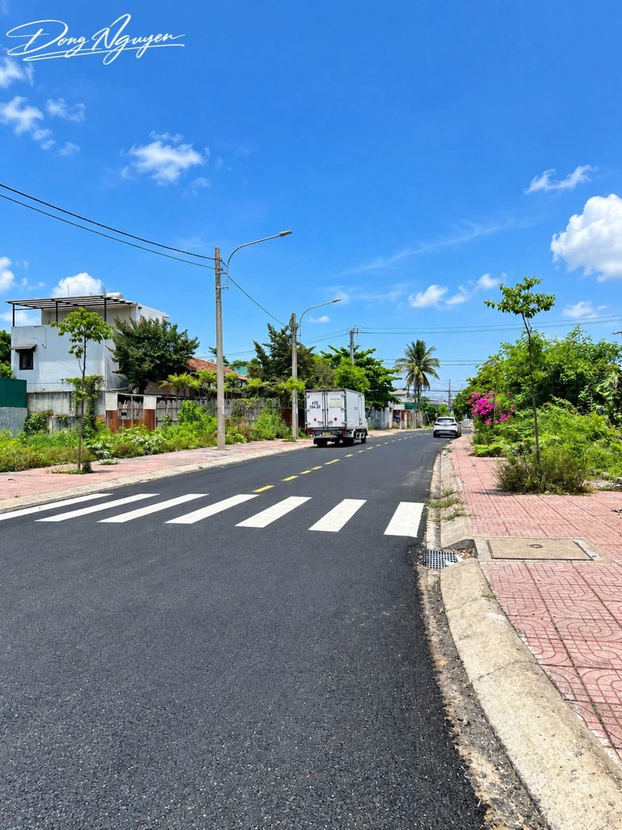 Bán đất đấu giá Tân Hòa 5x22 full thổ cư, đường rộng 14m, giá 2,7 tỷ - Ảnh thu nhỏ 2