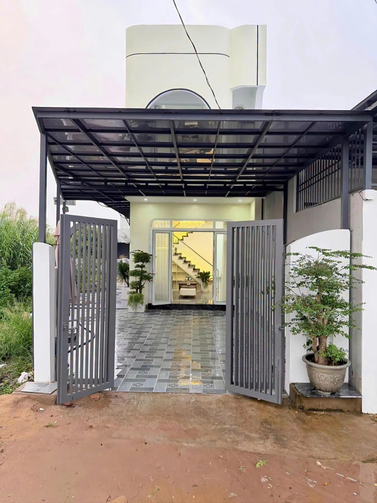 Bán nhà sân vườn 230m2, 3PN Rạch Giá 2 tỷ 690 - Ảnh 1